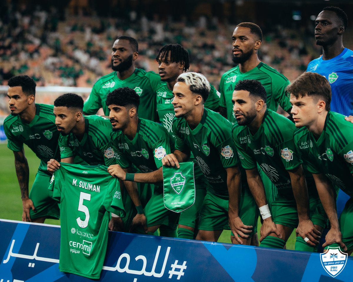عائلة واحدة دائمًا 💚🫂 

نسأل الله الشفاء لـ والد لاعب الفريق محمد بكر 🤲

#الأهلي