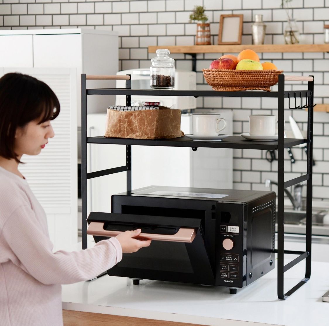 キッチン狭い問題、これで一気に解決した。 レンジの上が「ただの空間