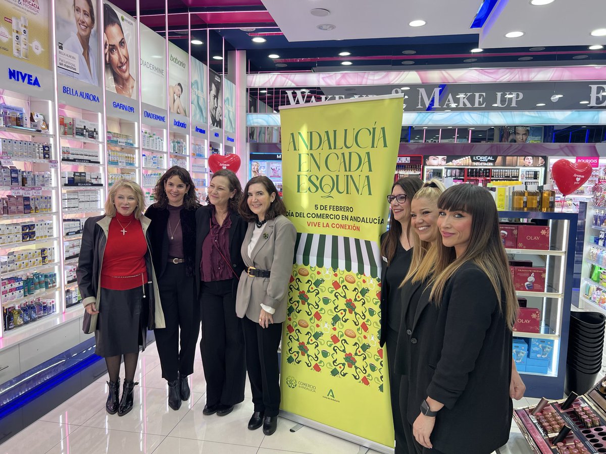 RalphGM's tweet photo. Hoy hemos celebrado el Día del Comercio de #Andalucia en nuestra perfumería @aromas en Centro Comercial Los Patios en Málaga con la asistencia de la Consejera de Empleo, Empresa y Trabajo Autónomo de la @AndaluciaJunta. ¡Viva el Comercio! https://t.co/abLyiihS35