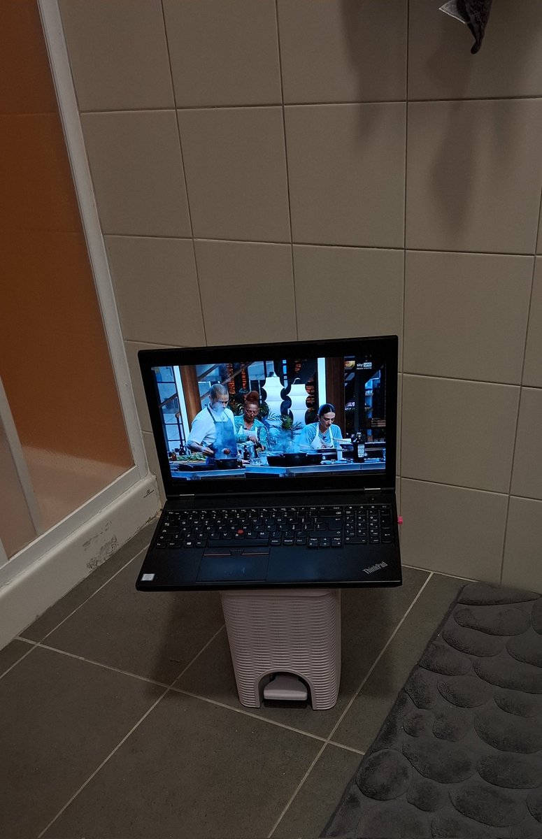 Sara🪐🌻||partenogay era||Louis-10🧡 tweet media