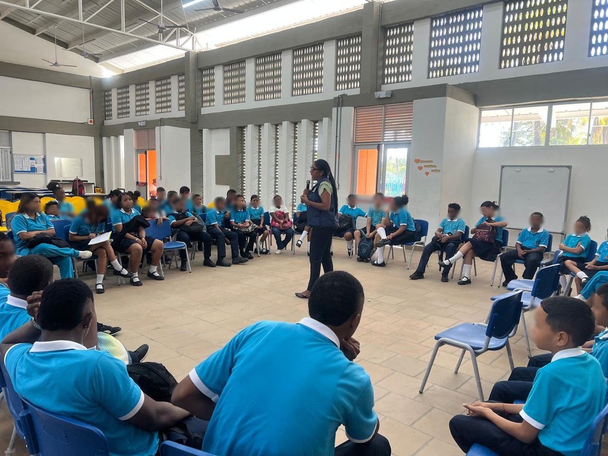 DefensoriaCol's tweet image. En la Institución Educativa Técnico Industrial de la Isla de San Andrés, lideramos un taller para cerca de 50 estudiantes y equipo de docentes con el propósito prevenir sobre la violencia contra niños, niñas y adolescentes.

El taller, enfocado a estudiantes de entre 8 y 16 años,…