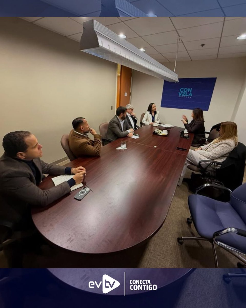 EVTVMiami's tweet image. 🇻🇪🇺🇸 María Corina Machado se reúne en Washington con alcaldesa de Doral

🇻🇪 La líder venezolana y ganadora del Premio Nobel de la Paz 2025, @MariaCorinaYA, sostuvo un encuentro en Washington con la alcaldesa de Doral, @ChristiFraga, como parte de su agenda internacional de…