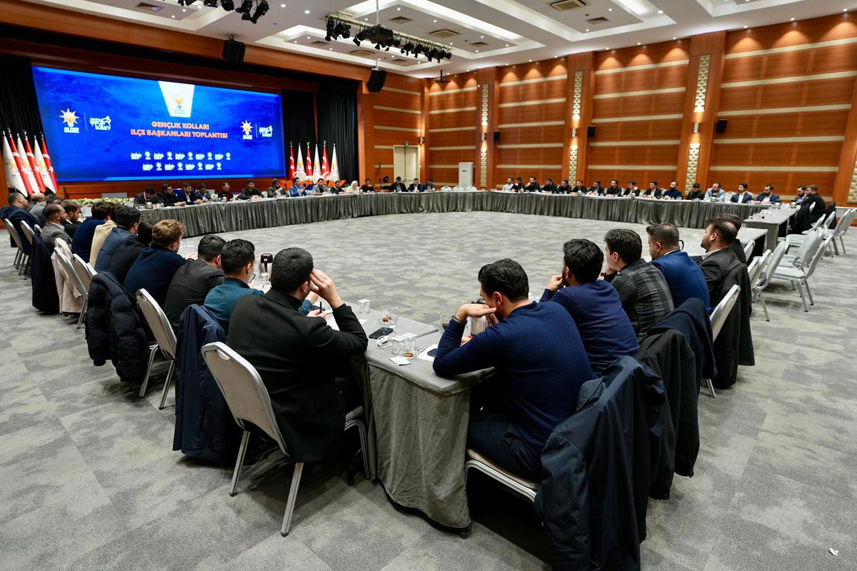 İl Gençlik Kolları Başkanımız <a href="/nevzatyucetr/">Nevzat Yüce</a>’nin başkanlığında, İlçe Gençlik Kolları Başkanları toplantımızı gerçekleştirdik.

📍AK Parti İstanbul İl Başkanlığı