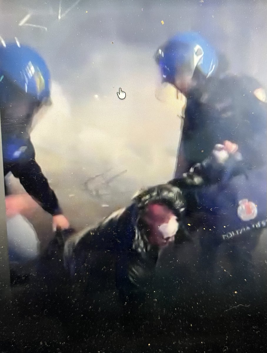 Complimenti a <a href="/PiazzapulitaLA7/">Piazzapulita - La7</a> per aver mostrato immagini della manifestazione di Torino che altrimenti non avremmo visto (e forse nemmeno immaginato) e aver dato voce a chi ha spiegato cosa sta succedendo, al di là di ciò che già è evidente 

#Piazzapulita