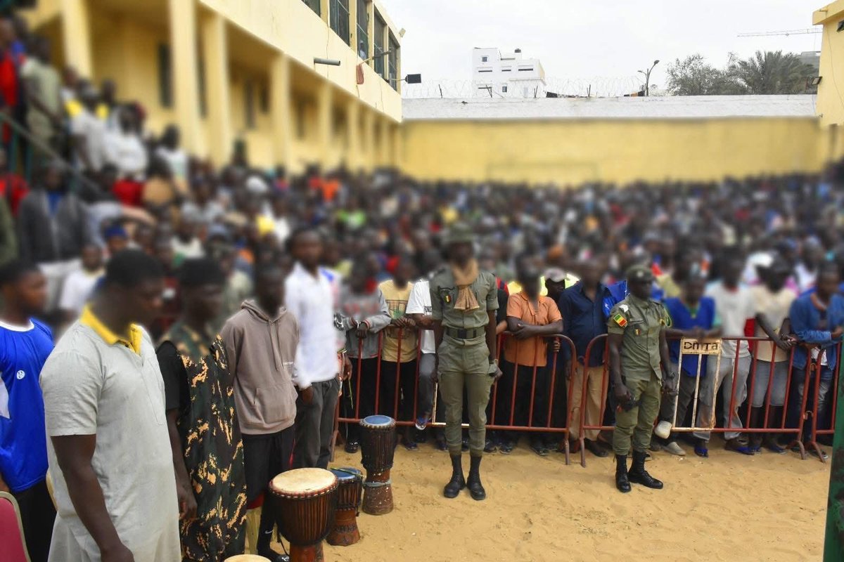 Seck_pharaon's tweet photo. La présentation du trophée 🏆 à la prison de Reubeuss est une bonne image. L'idée d'inclusion est à saluer.
Merci à l'équipe fédérale pour https://t.co/6vf1hbknb4