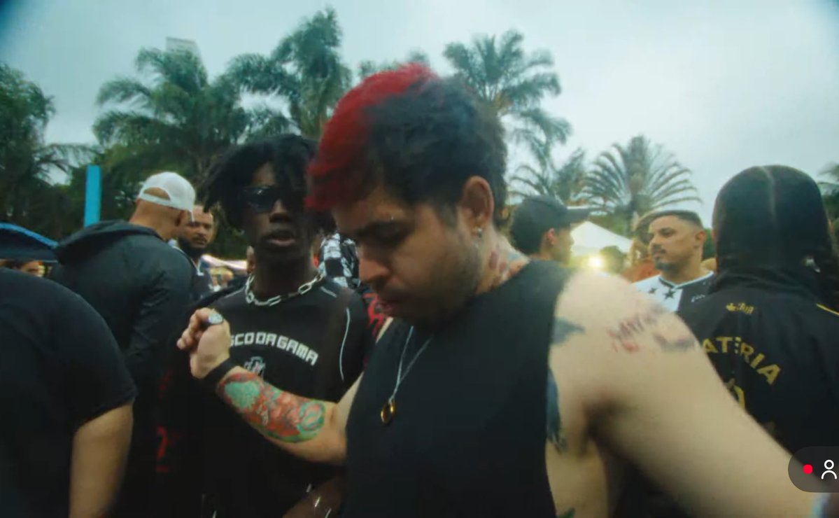 mandando o passinho no clipe do bibinos, inacreditável 

youtu.be/2j8ALtAxOjE?si…