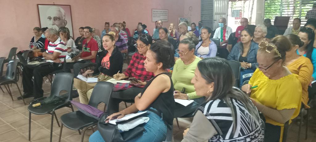 Se desarrolla en el Palacio de Pioneros, la reunión con directores de todas las instituciones educativas del municipio, donde se toman estrategias para los diferentes procesos metodológicos.
#EducaciónJiguaní 
#EducaciónGranma 
#CubaMined