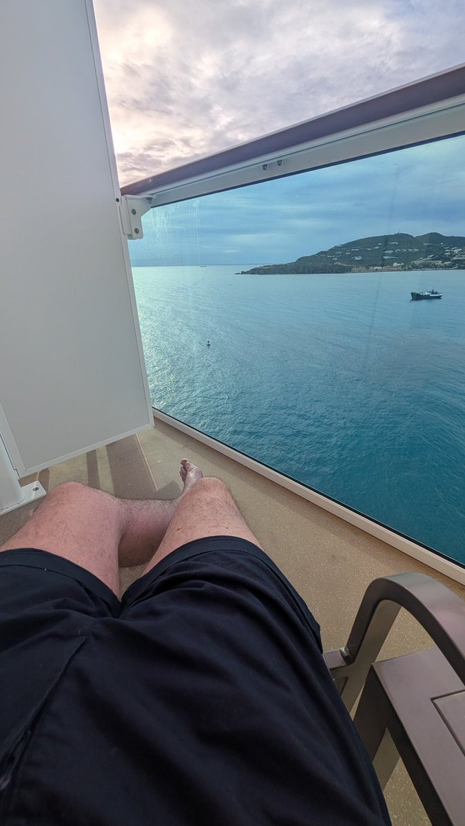 Chilled evening vibes 🚢🙌🍹☀️