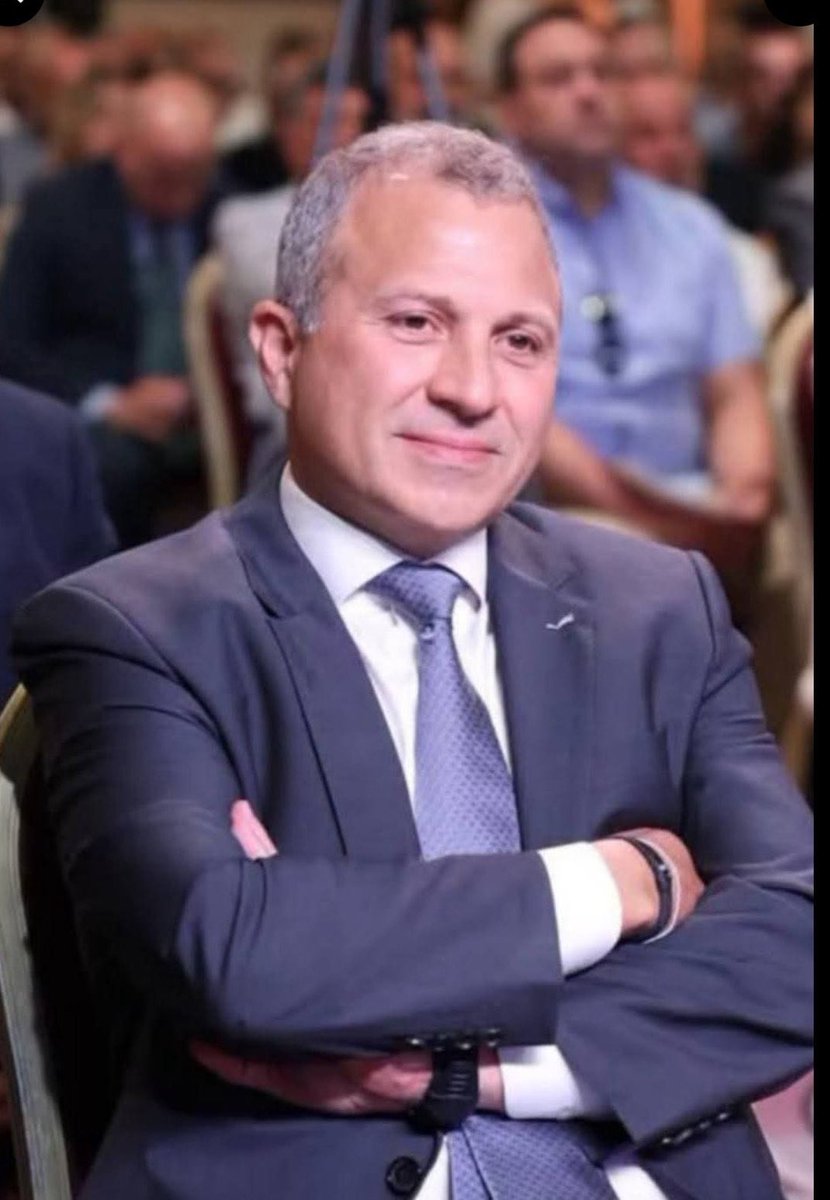 MYRNA7GEHA's tweet photo. من نفس الشاشة ونفس الظروف،
الفرق واضح:
جبران رجل دولة، عقل ودبلوماسية،
جمعة لماضية كان ًزقاقي ميليشياوي قائم على الدجل.
#صار_وقت_للحقيقة 
#جبران_باسيل فخرنا 🧡🧡🧡🧡🧡🧡 https://t.co/yNvKG0wcF0