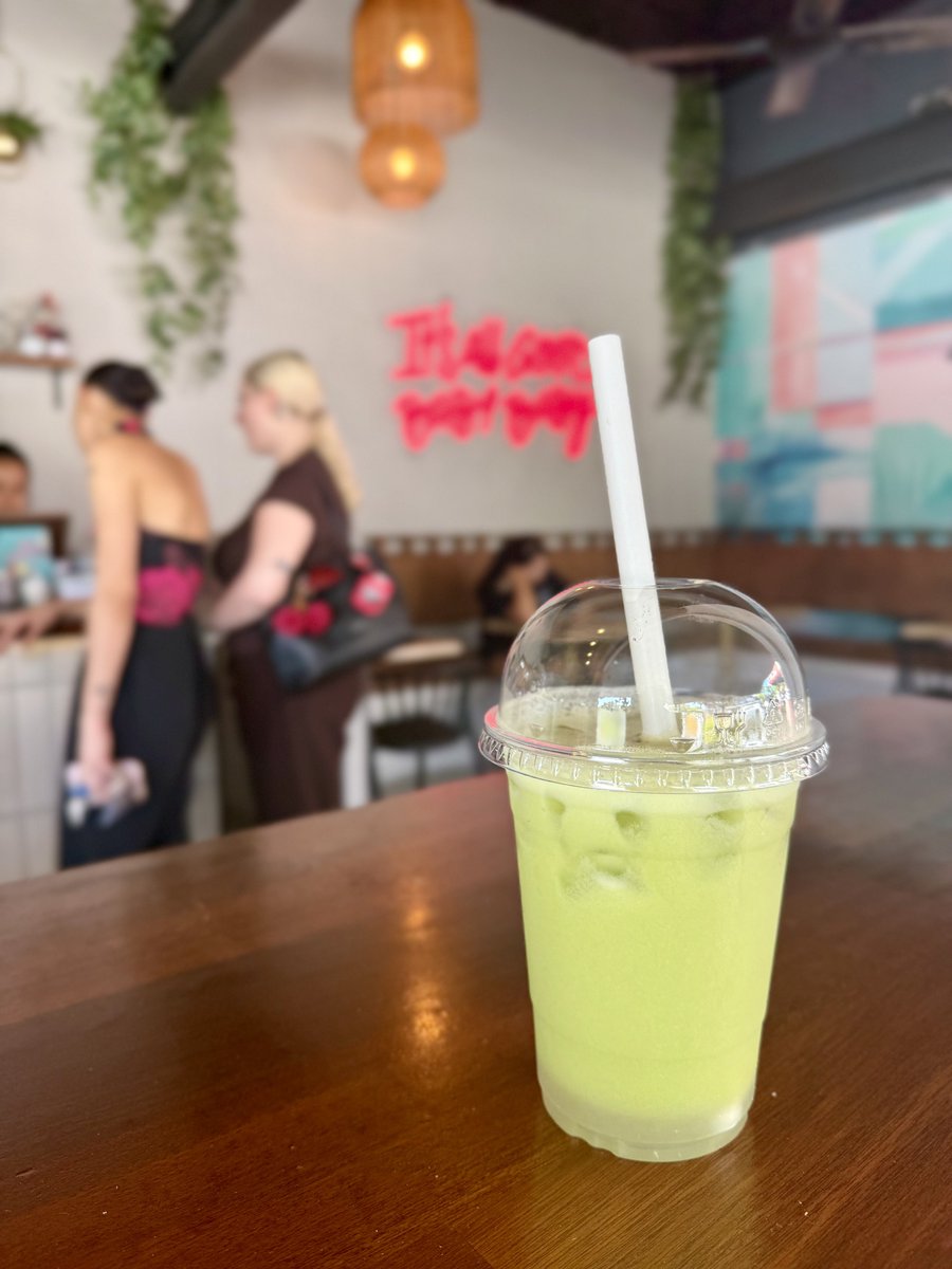 Cairns_JP's tweet photo. ケアッピの朝ごはん🍹
というかトロピカルフルーツドリンクやスムージーで終わらせることもしばしば😁
#オーストラリア
#カフェは6時台からオープン
#朝からみんな散歩してる
#ケアンズ大好き https://t.co/MatSSncgWZ
