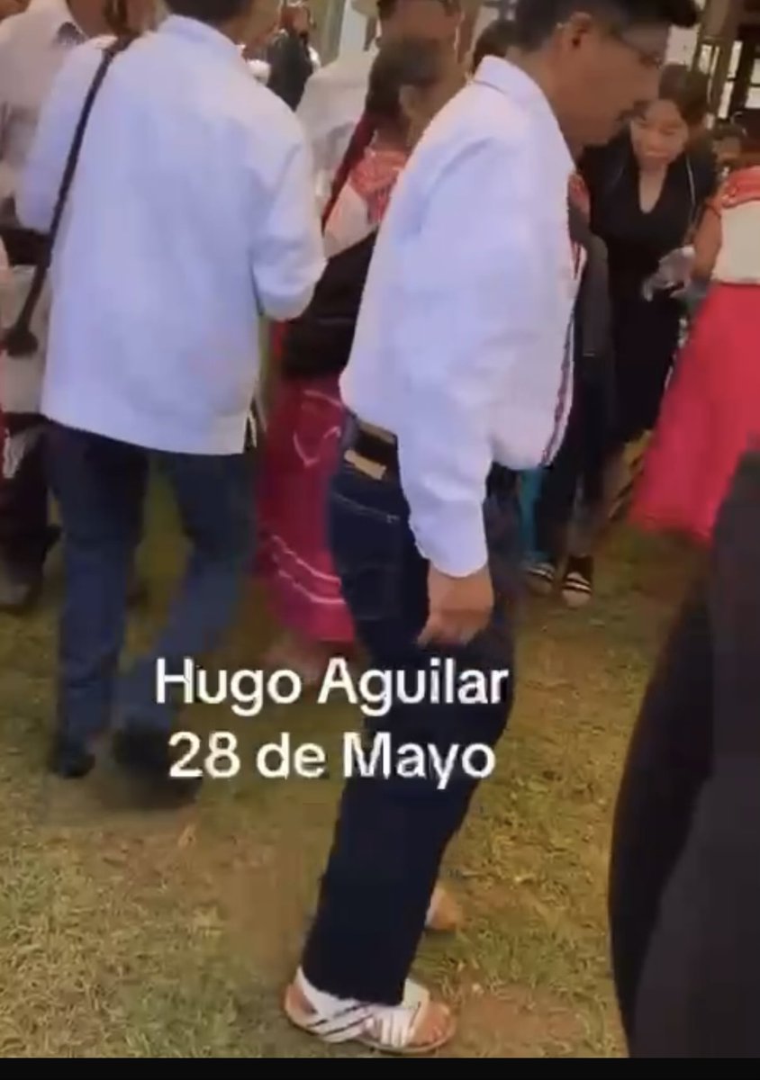 HotPinkLilly's tweet photo. En campaña // En el cargo https://t.co/lpwKfEiDQs