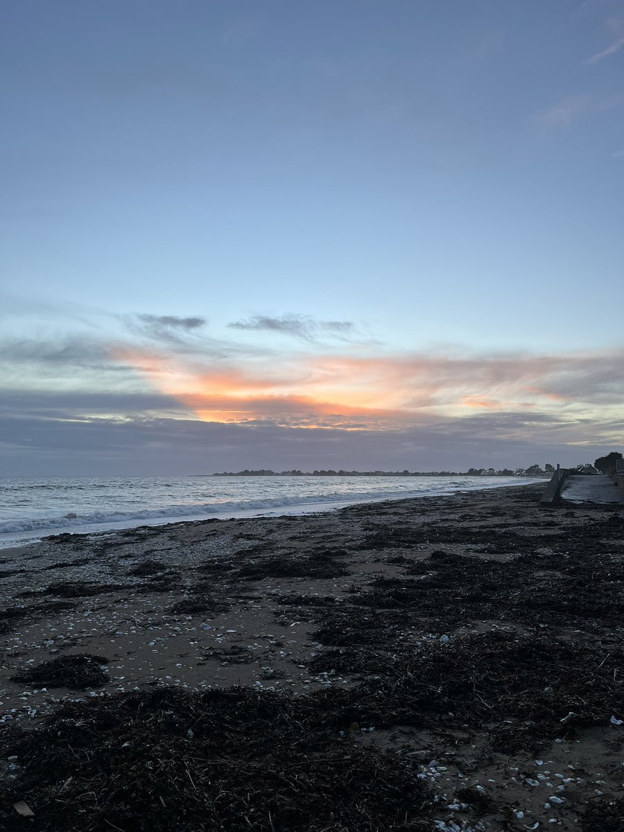 Une balade pendant l’éclaircie !
<a href="/morbihan_fr/">Département du Morbihan</a> <a href="/actu_damgan/">Damgan actu</a> 
#plage #océan