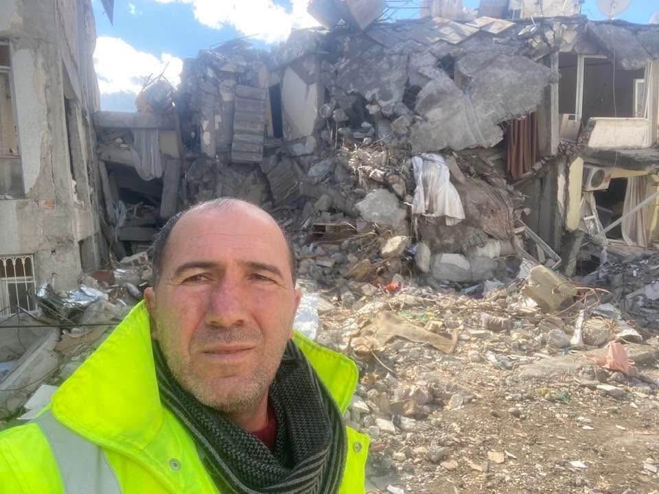 #6Subat #deprem Bütün hikayelerin yarım kaldığı, zamanın durduğu gündür #6Subat #deprem