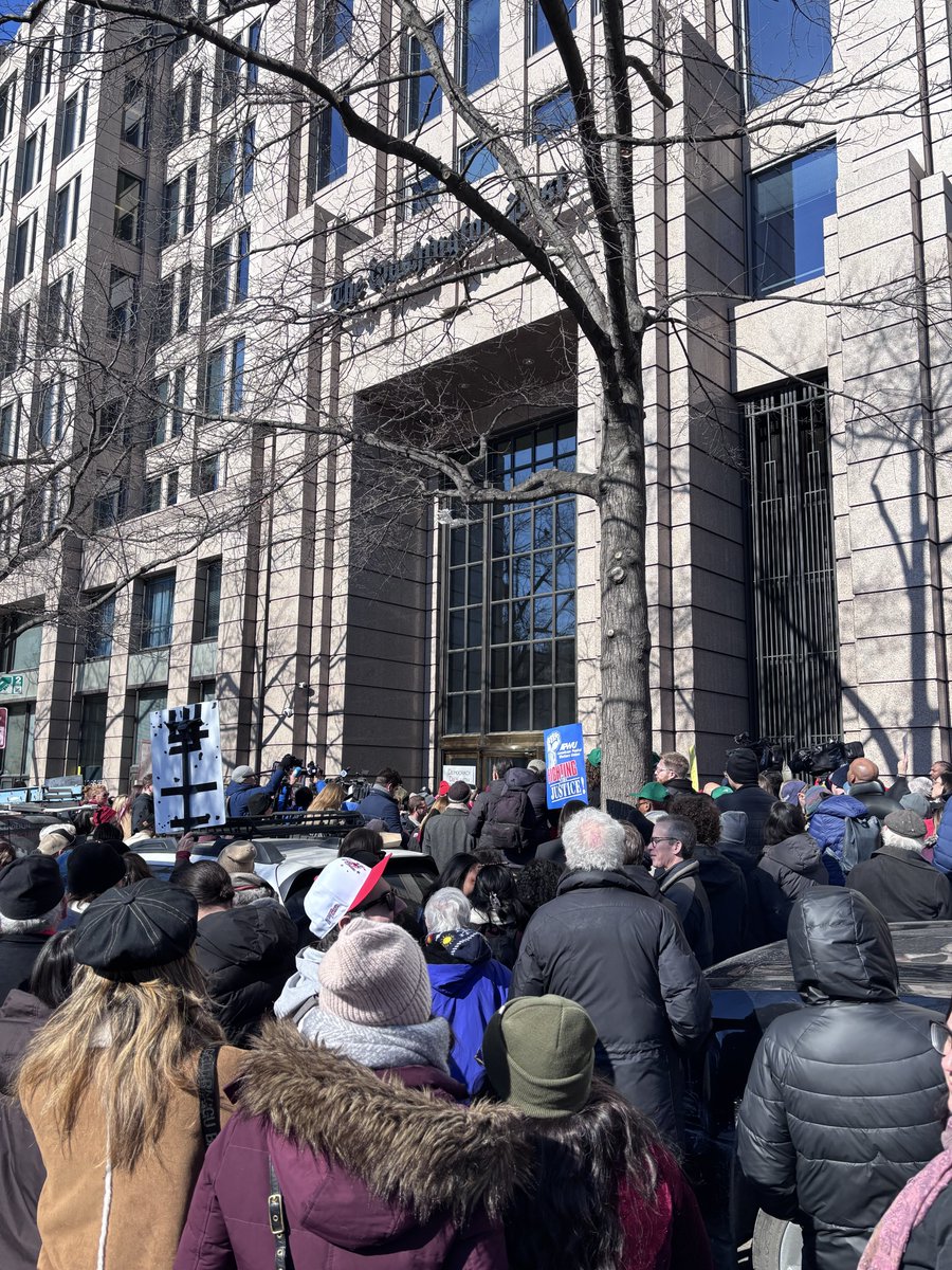 GenePark's tweet image. 7 days after cancer surgery that saved my life, I stand in solidarity with my Washington Post colleagues. Til my lungs collapse. 

My job was not cut. For as long as I can and breathe, I will try my hardest to continue the great storytelling tradition at The Post.