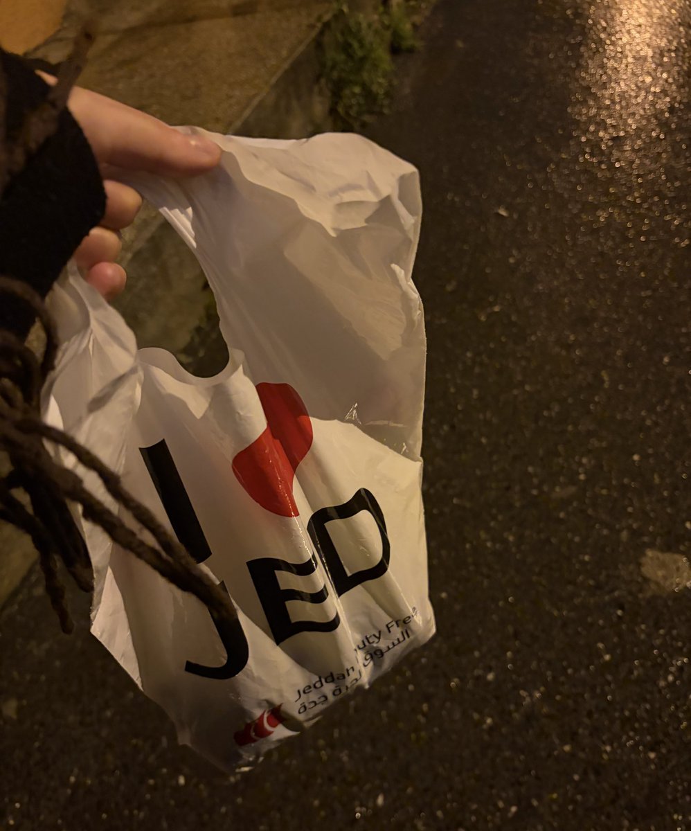 eedayil's tweet photo. umreden gelen arkadaşlarımla buluşup sade ve sadece umre anılarımızı konuşmak=fav aktivitem.🌱 bonus olarak hediyemi de kaptım eve geldim. https://t.co/t0PgNKklz1