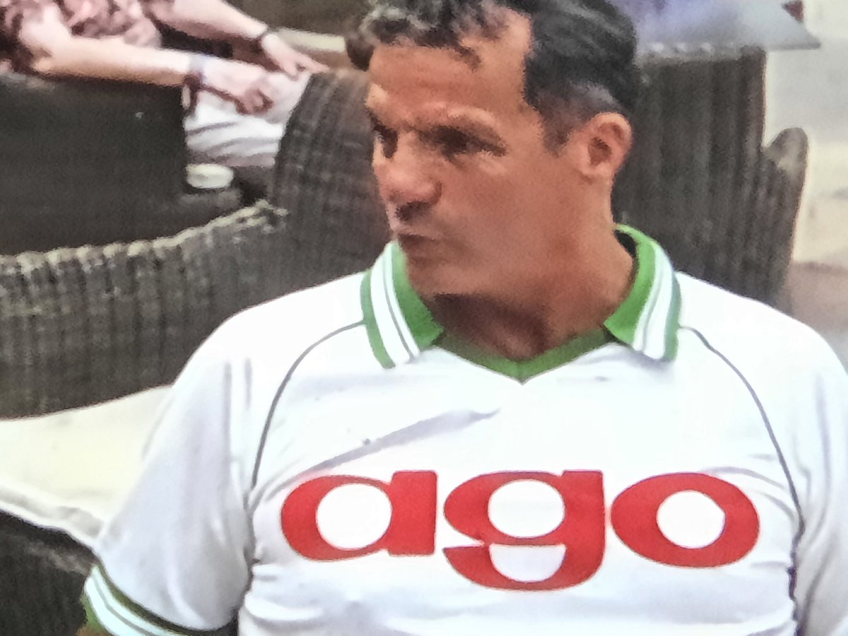 Wedderplase's tweet photo. Vlieg je langs de zenders en zie je John den Bever met mijn favo FC Groningen shirt en speler nummer 7 van Fandi die ik ook heb. #deBevers #FCGroningen #Ago #Fandi https://t.co/5eOtbmp9Gg