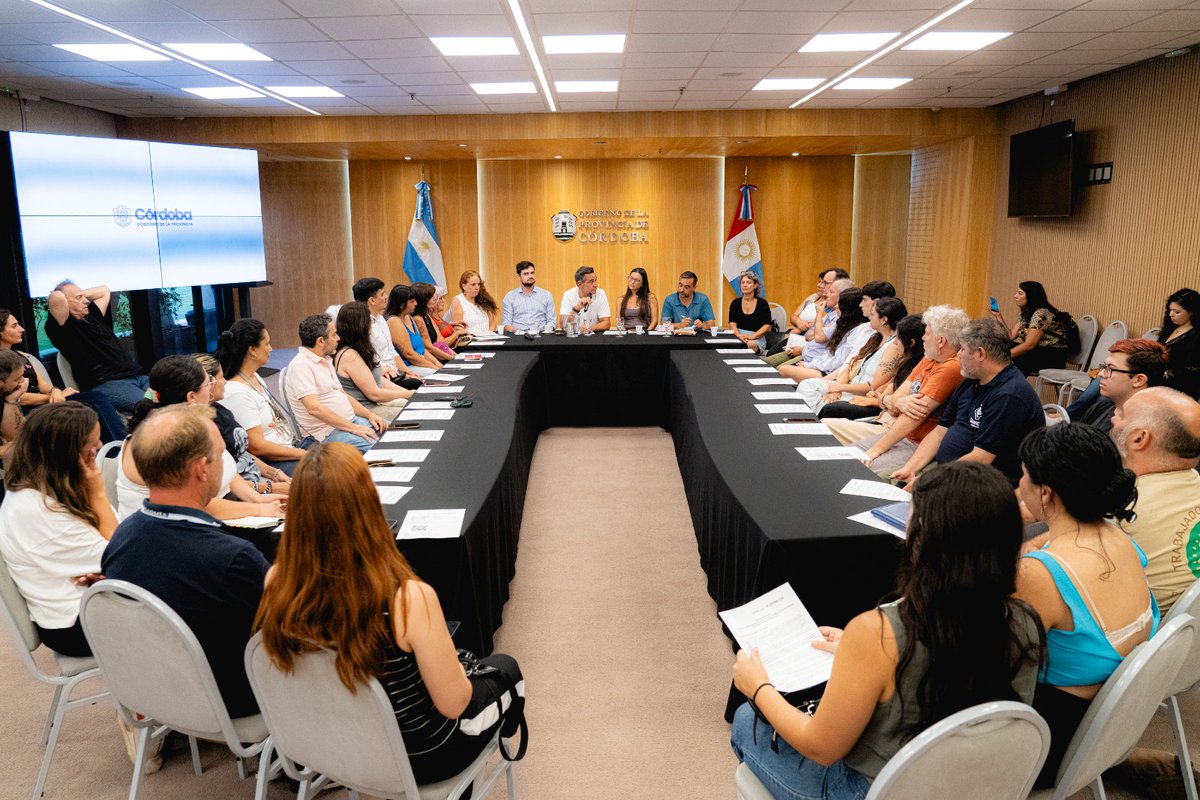 miguelsiciliano's tweet photo. SEMBRAMOS MEMORIA: ENCUENTRO DE TRABAJO

Tuvimos un encuentro de trabajo para organizar la conmemoración de los 50 años del inicio de uno de los capítulos más oscuros de nuestro país. Junto a más de 40 organizaciones civiles estamos armando la #SemanaDeLaMemoria, que contará con actividades por todo el territorio provincial. Articulando con distintos espacios, alcanzamos a más y más cordobeses. Seguimos trabajando siempre por la vida, la democracia y la paz.