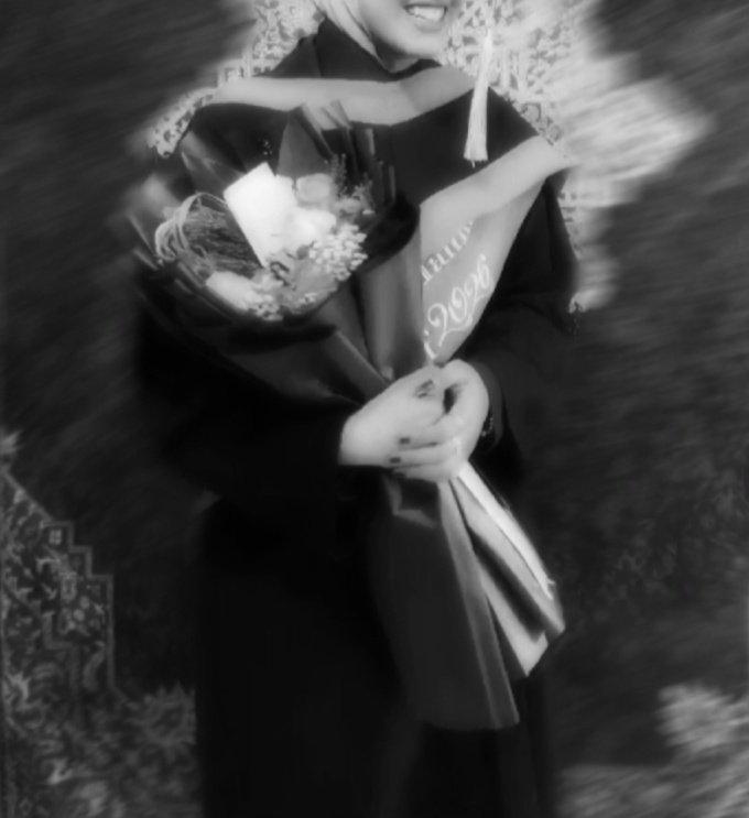 ١/٢٨
٢/٣ 
ثُمَّ اِنقَضَت تِلكَ السُنونُ وَأَهلُها
فَكَأَنَّها وَكَأَنَّهُم أَحلامُ