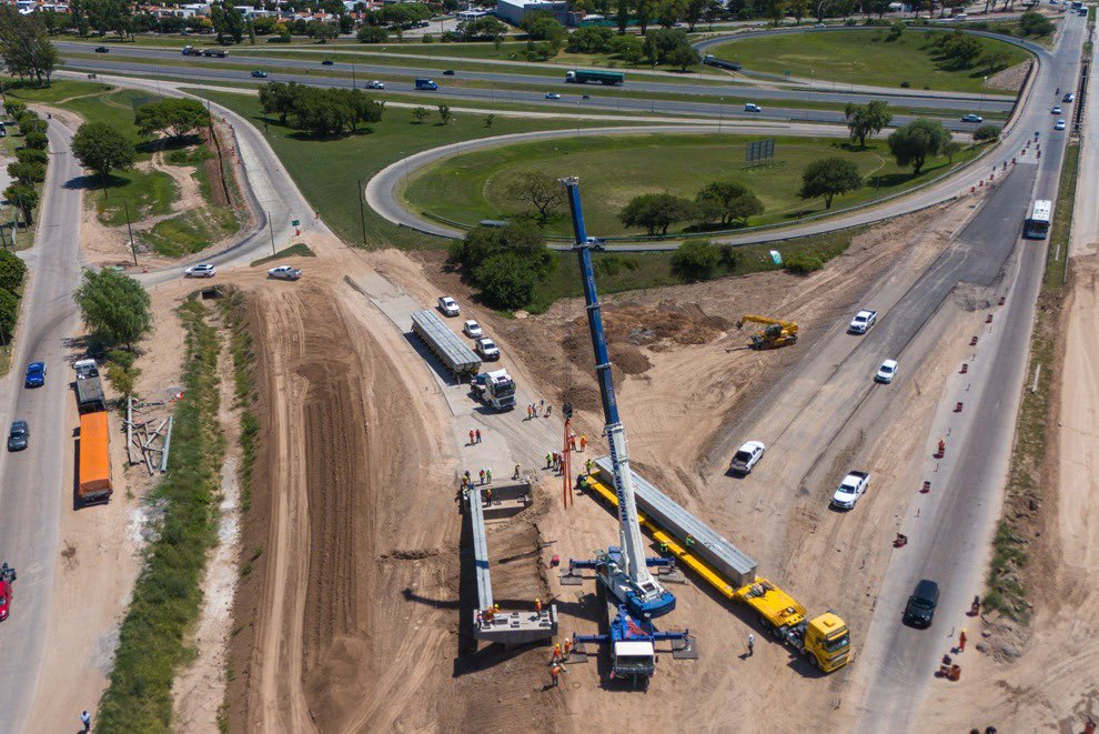 CamdelasSierras's tweet image. 🚧 Para poder avanzar con la obra del #altonivel de #Ruta36, en el sector sur del distribuidor de #Circunvalación y Av. Vélez Sarsfield, desde las 9 hs. de mañana se implementarán desvíos de #tránsito para quienes circulen por Circunvalación y quieran dirigirse hacia #RíoCuarto.