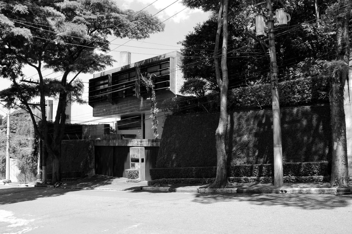 Casa Morumbí, Brasil. Obra de Paulo de Mello Bastos proyectada en 1968.

#CasaMorumbi #PaulodeMelloBastos #arquitectura #architecture