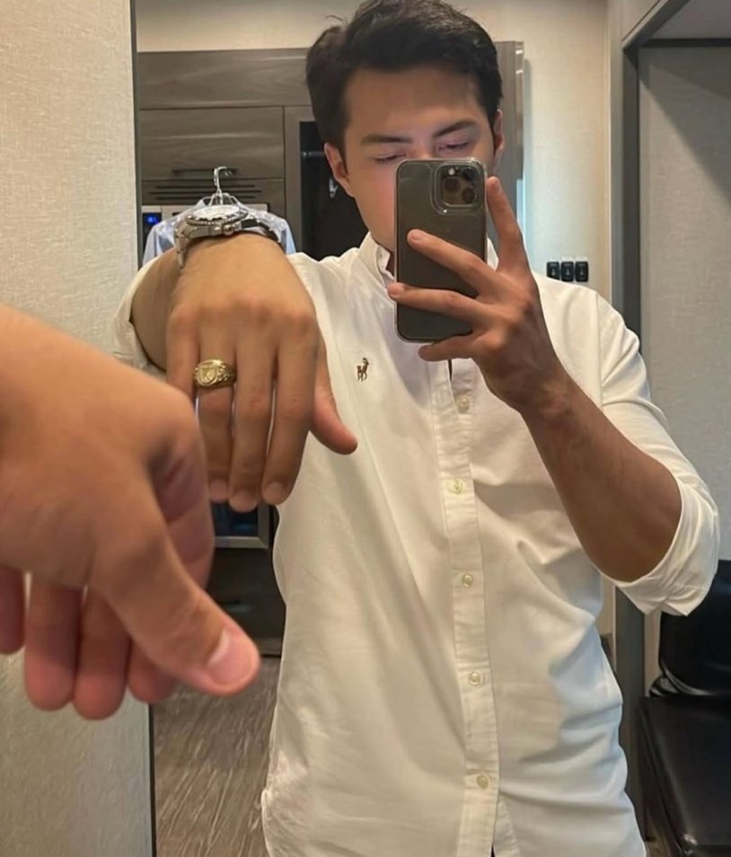 huddyshands's tweet photo. my Hudson's hands appreciation thread: 🧵 https://t.co/nepyBt5wfK