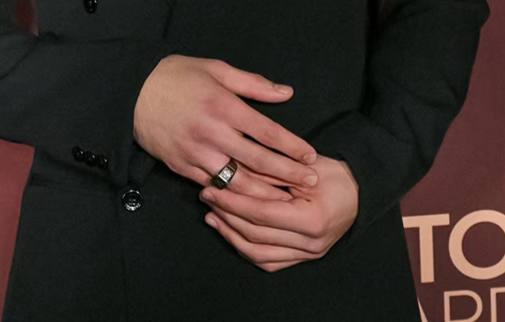 huddyshands's tweet photo. my Hudson's hands appreciation thread: 🧵 https://t.co/nepyBt5wfK