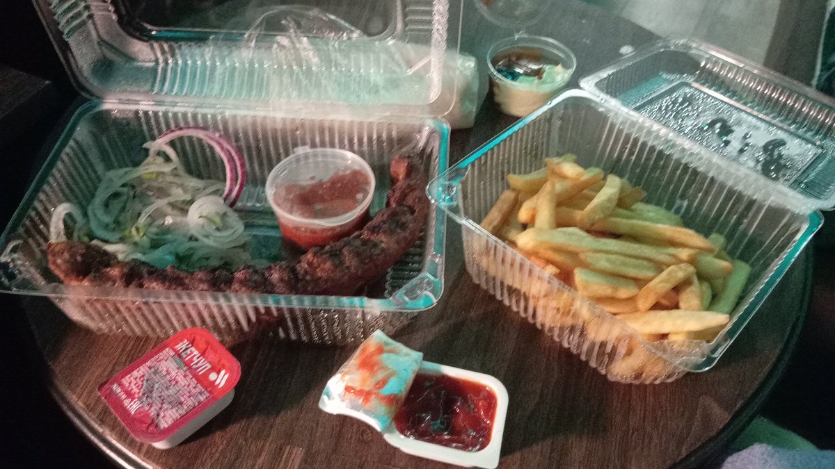 flowrguts's tweet image. omad 
i fucking love kebab shops