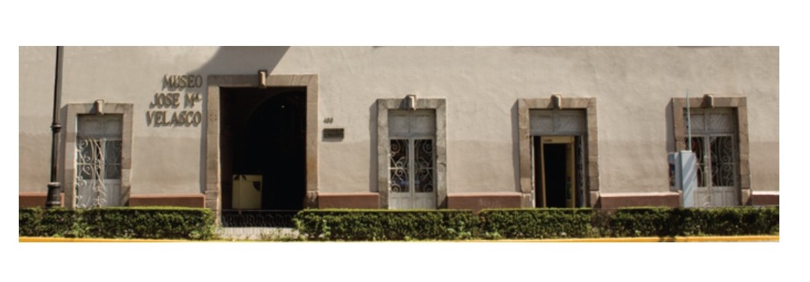 #DePataDePerro por <a href="/TolucalaBellaCd/">TOLUCA</a>
El andar vital de José María Velasco puede seguirse
por las salas del museo que lleva su nombre. Se puede
apreciar la maestría que desde joven dejó sentir
en Estudio de desnudo, donde la luz, en claroscuro,
brinda volumen y resalta contornos.