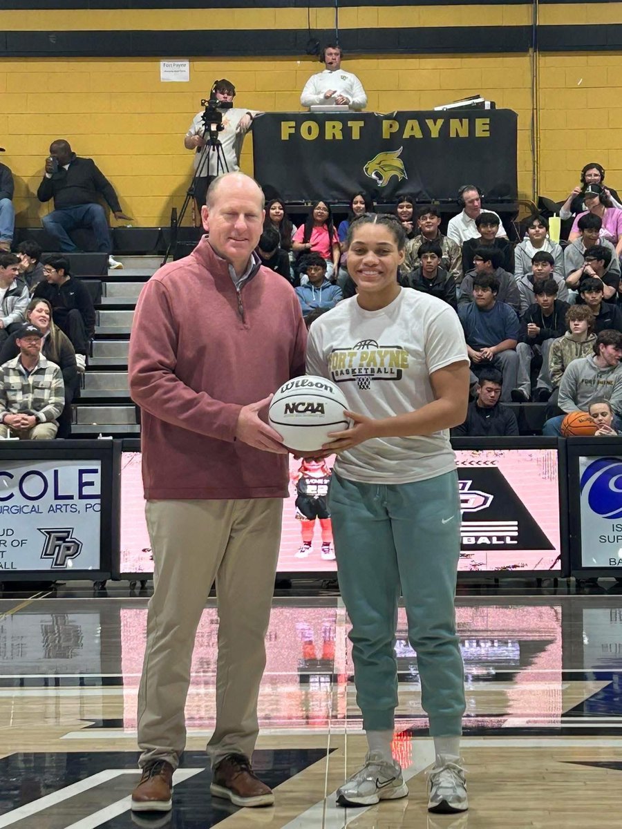 ALSoStarz's tweet photo. STARZ 15U NIKE EYBL 2029 (9th GR) 5-10 Wing NAOMI WISE of #7-ranked 6A-Ft Payne (AL) HS has surpassed 1,000 Pts for her high school varsity career!  Congrats to @NaomiWise2029! 👏 Go STARZ! ⭐️ https://t.co/4MmYzcQ5AI