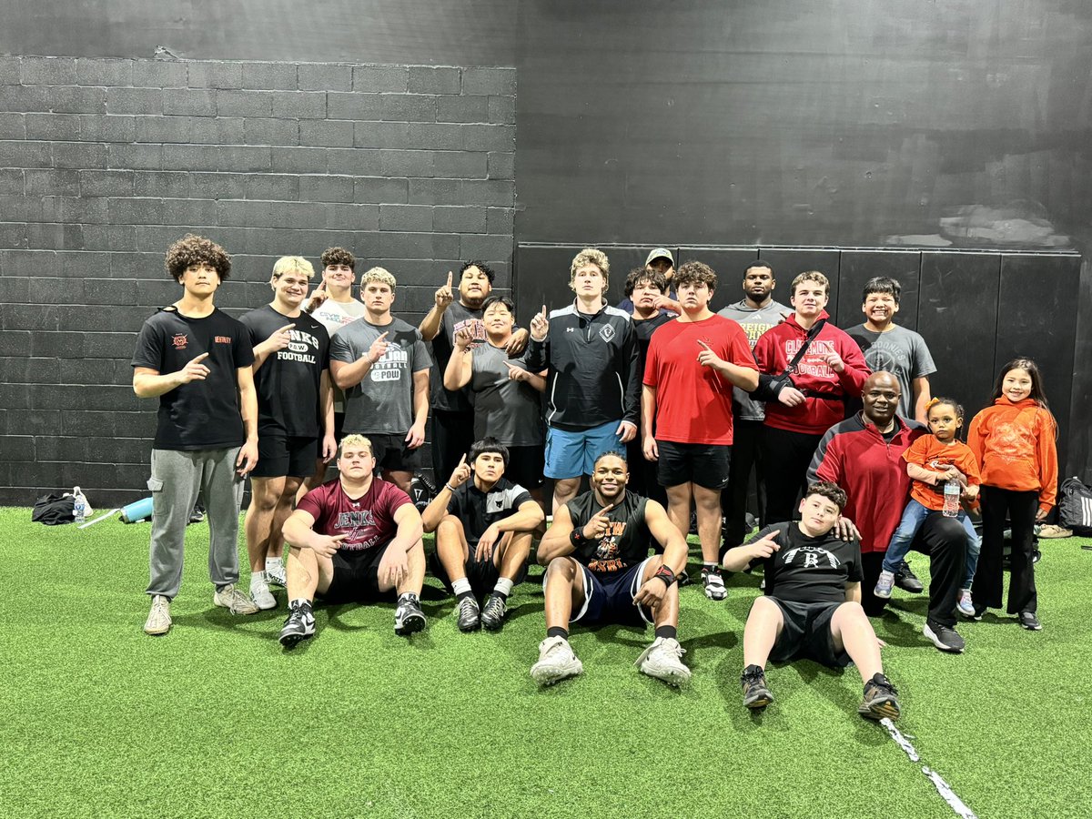littlehead72's tweet photo. DL/OL Session this FRIDAY night in Tulsa, come add some tools to your bag and apply them with live reps (one on ones) 

Had another great group last week, stacking days!! 

“Long term consistency beats short term intensity” 

@branndonbraxton 

#TrainingWithChief #SBG https://t.co/JYHIilnVmj