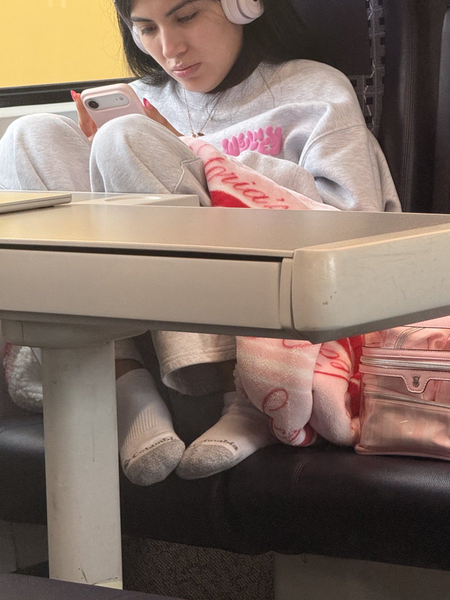 tratpter's tweet photo. Nice Candid socks on train

#candid #feet #sfw #socks https://t.co/zgEN0ogWtW