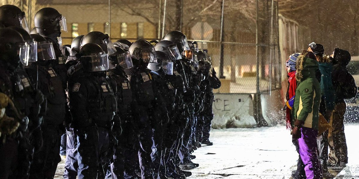 The American labor movement stands at a crossroads. A militant leadership could channel widespread hatred of immigration agents into a general strike around clear demands: ICE out of Minnesota! Release all detainees! Jail the killer ICE agents! bolshevik.org/statements/ibt…