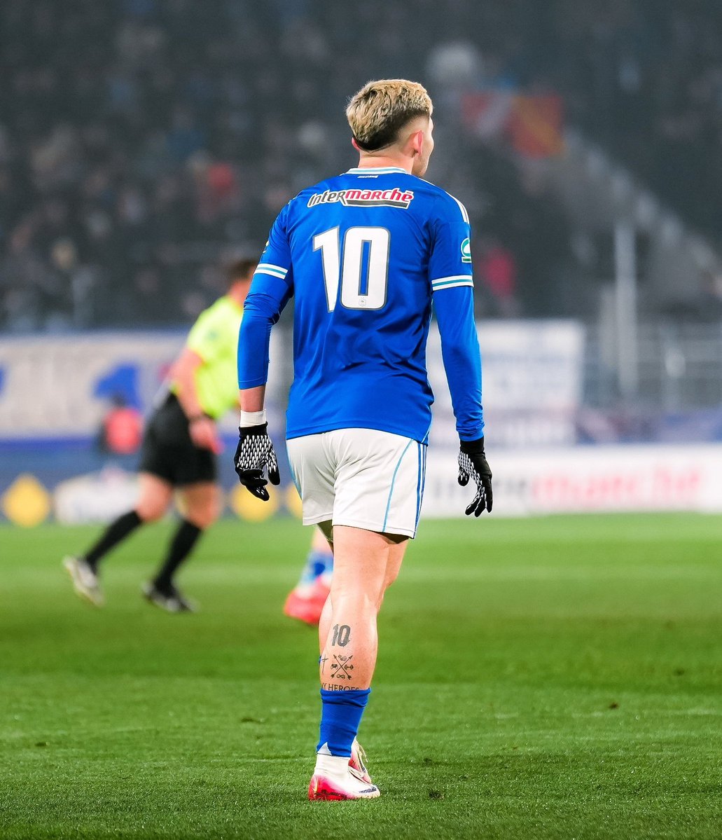 ivan_alexispy's tweet image. EN MODO GOLEADOR.

Oficialmente Julio Enciso 🇵🇾 (22) está atravesando el mejor momento de su carrera en Europa, hoy volvió a anotar un doblete en la Copa de Francia, lo hizo en la victoria 3-1 ante el #Monaco.

La 💎 es uno de los goleadores del torneo 2025-26 con 05 ⚽ en 03…