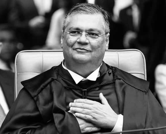 pedrorousseff's tweet image. 🚨URGENTE 

Ministro Flávio Dino ACABA de BARRAR o AUMENTO de salário dos SERVIDORES e POLÍTICOS do congresso nacional! 🔥🔥

Hugo Motta SE FERROU. Parabéns, Flávio Dino! 🇧🇷👏