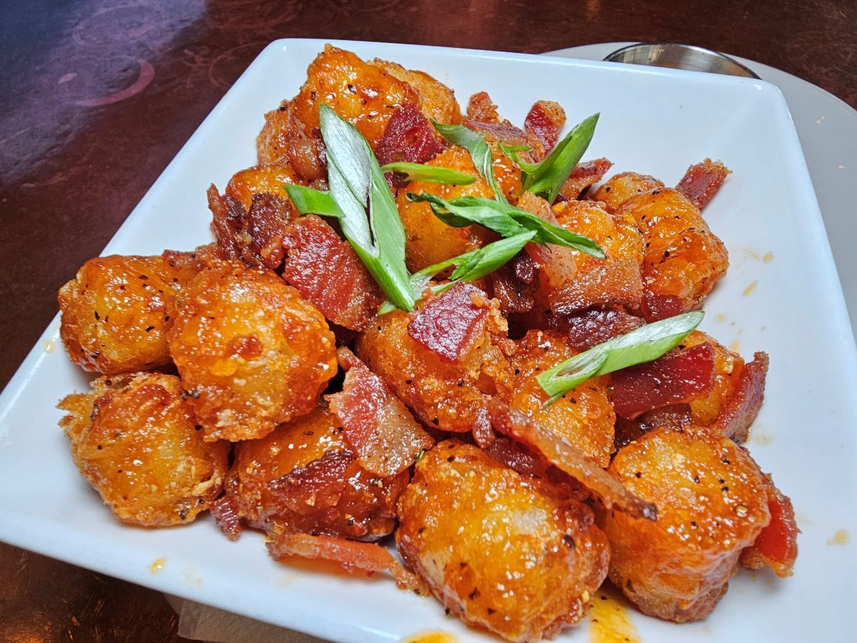 Attractions's tweet photo. City Works Eatery &amp; Pour House at Disney Springs launched 35 new menu items yesterday, and we got to try them!

List of all the new food &amp; drinks + our reviews: https://t.co/7uYgF9m3ee https://t.co/nOB0AqGU6S