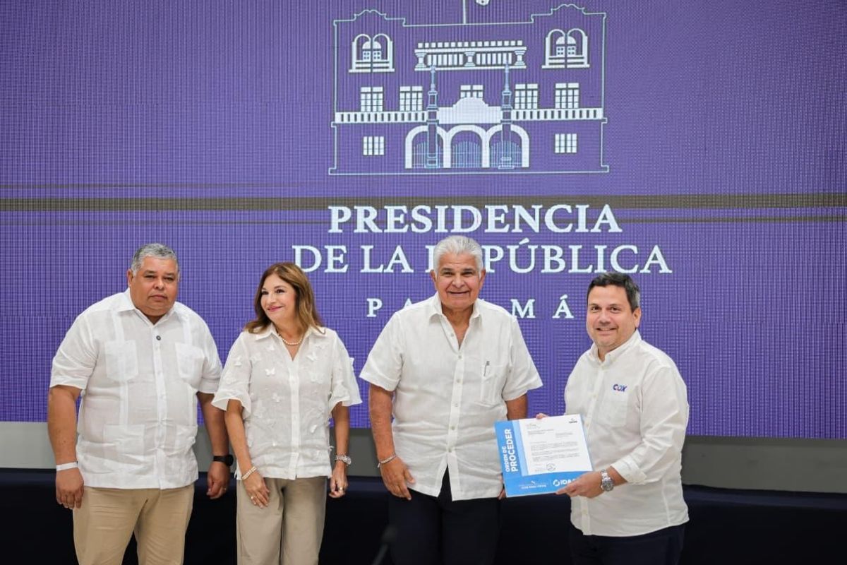 ENMAYÚSCULA .- El presidente José Raúl Mulino entregó este jueves la orden de proceder para la rehabilitación de la planta potabilizadora de Farallón, en Coclé, un proyecto que, según las autoridades, beneficiará a más d bit.ly/49Ybnmo