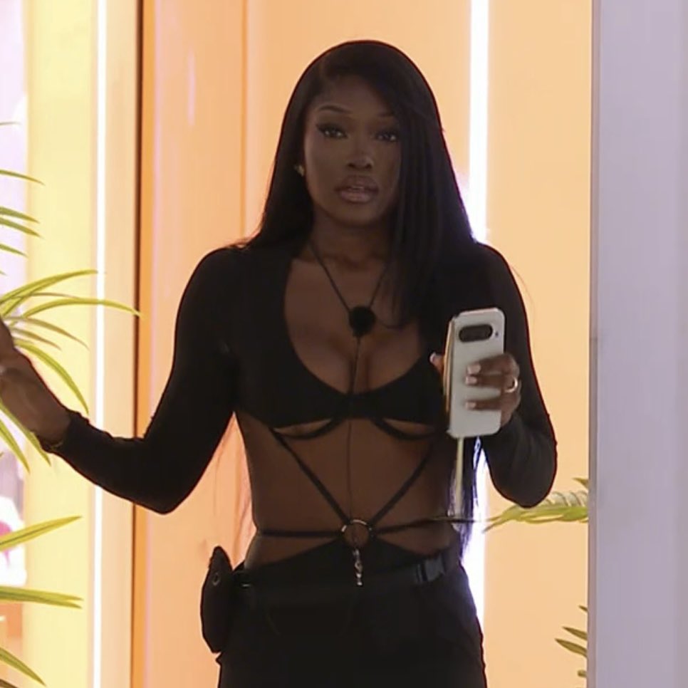 womenstitless's tweet photo. A BAD BITCH #loveisland #loveislandallstars #loveislanduk https://t.co/19PvtZYeOj