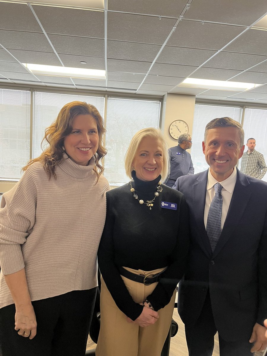 ILDCCA's tweet image. President Guethle and County Chairs had the pleasure of meeting with DNC Chair Ken Martin yesterday. The Blue Wave is coming and it’s starting in Illinois! 

#KenMartin #DNC #democrats #BlueWave2026 #MIDTERMS2026