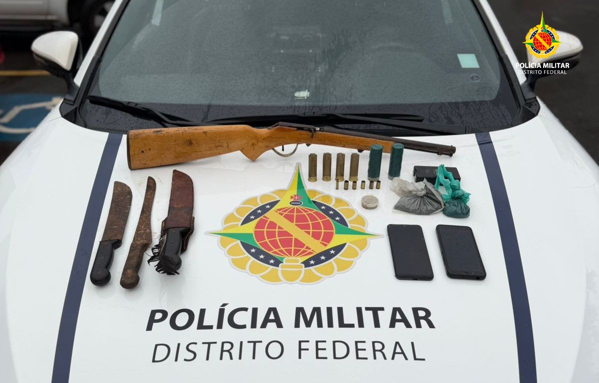 pmdfoficial's tweet image. 🚨#PMDF prende suspeito de estupro e cárcere privado no Condomínio Privê
Policiais do 10º BPM resgataram uma mulher mantida em cárcere, prenderam o autor e apreenderam uma espingarda caseira e armas brancas. 
Saiba mais ➡️bit.ly/45OZk8s 
#DF #Ceilandia