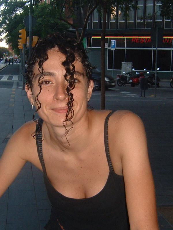 L'estimada Patri, va venir a Bcn a intentar obrir una llibreria de còmics. El 4F cau de la bicicleta, va a l'hospital del Mar i la detenen per la seva estètica. L'ajuntament li destrossa la vida i se suïcida. Joan Clos, es contradiu més d'un cop, però segueix dormint tranquil.