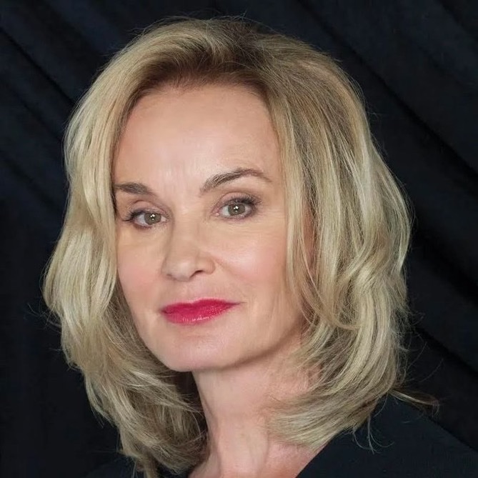 blacktwiterthrd's tweet image. 🚨Jessica Lange to return for ‘American Horror Story’ Season 13.