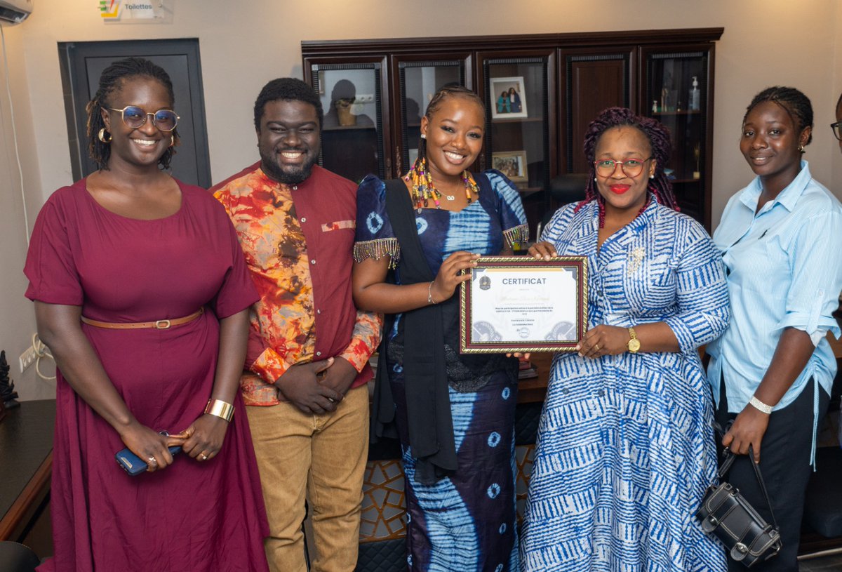 Honorée de recevoir le comité d’organisation du concours La Louche d’Or, venu me remettre un satisfecit de reconnaissance.
Je salue le professionnalisme et l’engagement de cette jeune équipe, porteuse d’une vision prometteuse.  que je souhaite bientôt national.
Soutien renouvelé