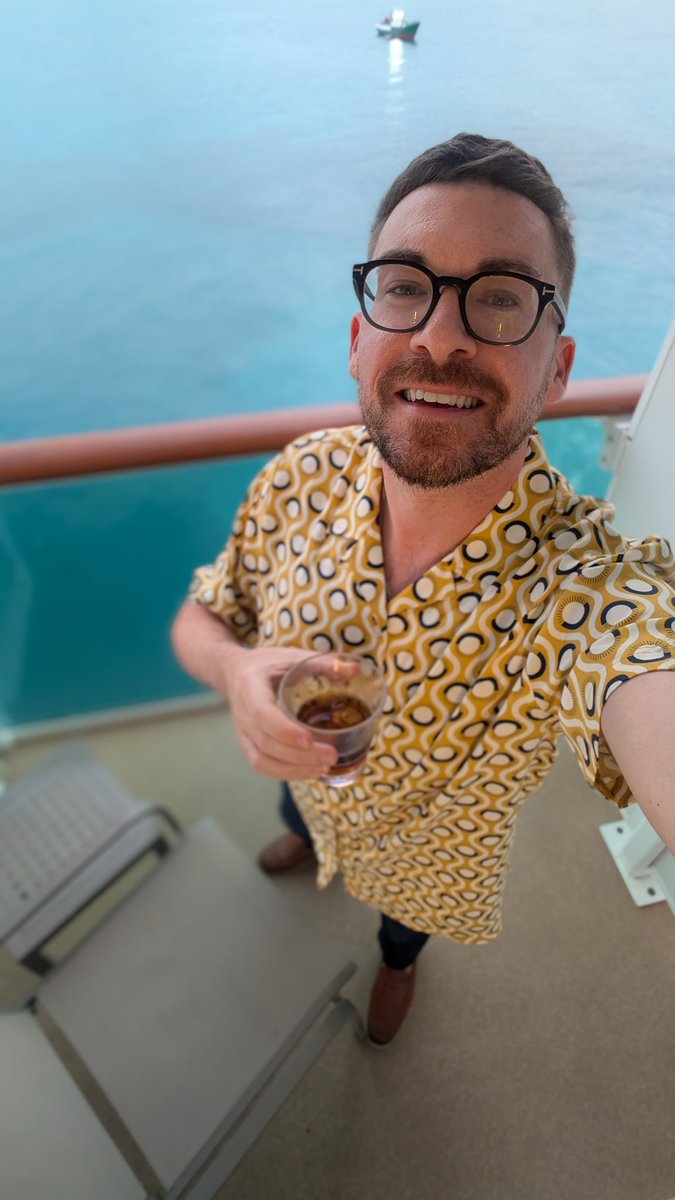 Evening rum vibes before dinner 🚢