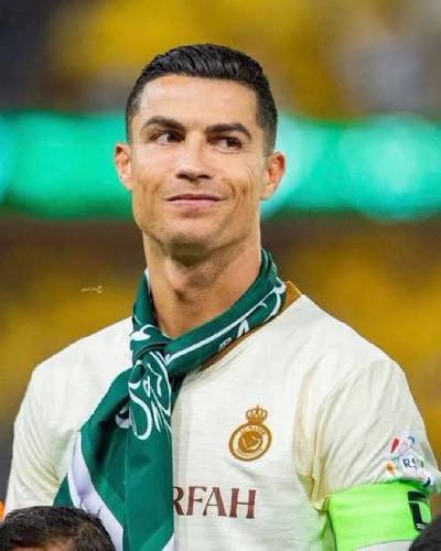 شكراً رونالدو ..

العالم كله أصبح يعرف ما يعاني منه نادي النصر ..

والله لم نختلق المظلومية ولم نستلذ بالإنكسار ولكن ما لقيناه لا يطيقه ولا يتحمله أي نادي بالعالم

النصر قضية عادلة ، ومحامي هذه القضية أعظم لاعب بتاريخ كرة القدم

موقف رونالدو سيحفظه التاريخ وسنرويه للأجيال القادمة