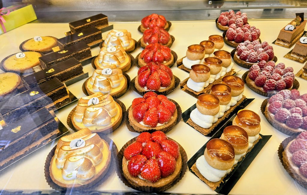 MichelleMoggio's tweet photo. Every day is a holiday in Parisian #patisseries #TheParisEffect #Paris #delicious #France https://t.co/gzLwYVVkUj