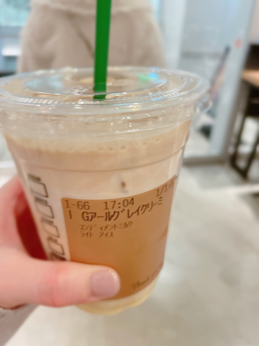 おはようございます。

引越ししてもうすぐ１ヶ月なのですが、物干し竿をきのうの夜やっとつけました！
電気毛布を使って眠るとポカポカすぎて朝お布団から出られません。人間を引っ張り出せる吸引力の掃除機はありますか(？)

先日やっと飲めたうますぎだいすき
きょうもお仕事がんばります