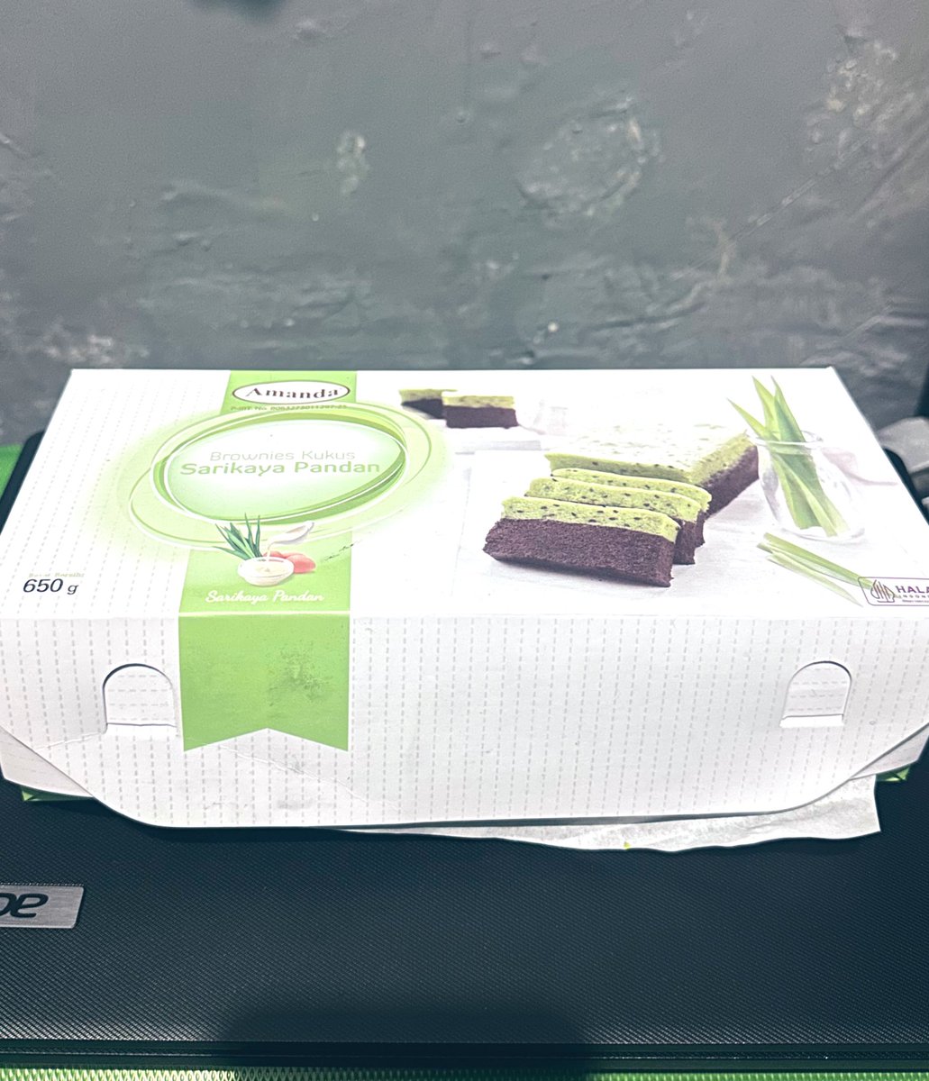 Gen ask, emg bener <a href="/_AmandaBrownies/">Amanda Brownies</a> yg best seller itu yg rasa pandan?