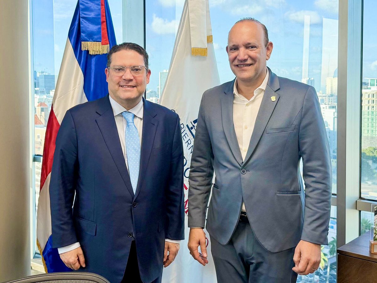 ulisesrodg's tweet photo. Hoy pasé a saludar a mi buen amigo @SanzLovaton por su cumpleaños.

¡Muchas felicidades y éxitos en esta nueva etapa como ministro de Industria y Comercio! https://t.co/IiRqF7TN9S