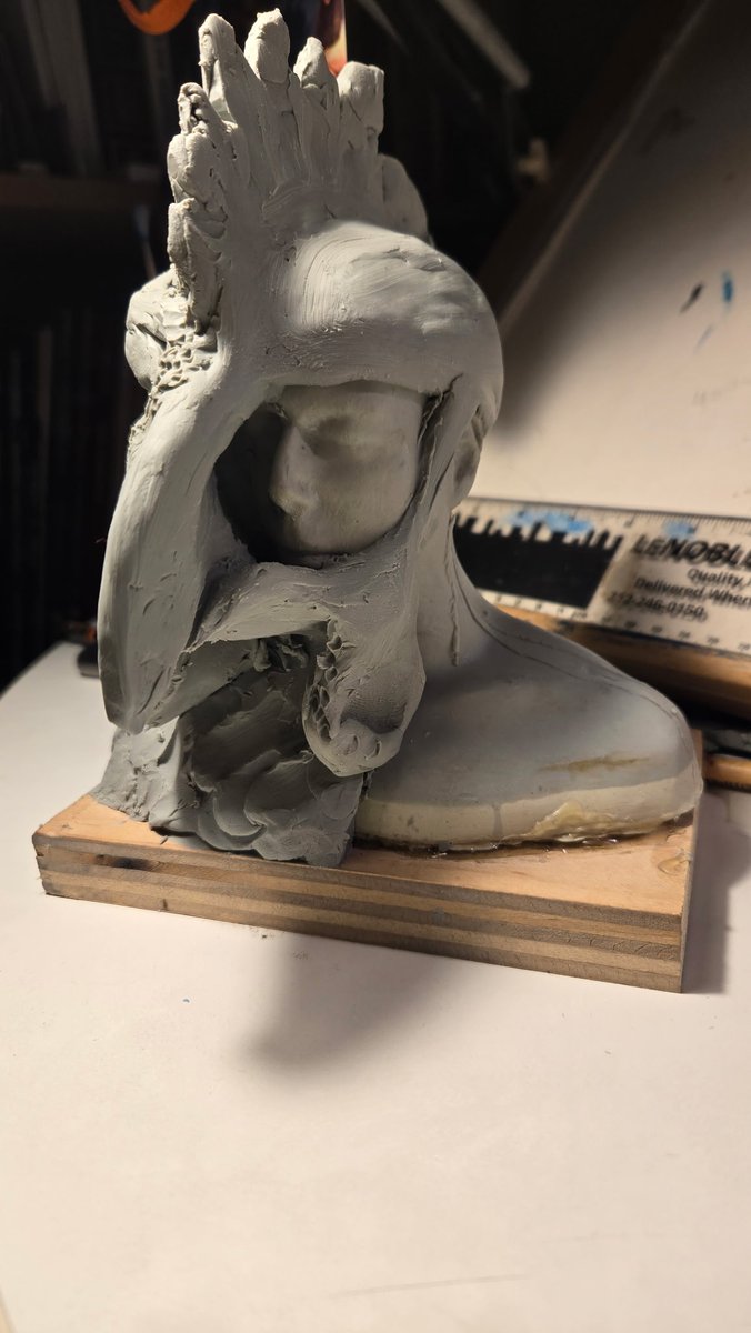 imcorinnemec's tweet image. #ChickenHead mold is almost ready!!! Bill Diamond is a genius! #horrorcomedy #mockumentary