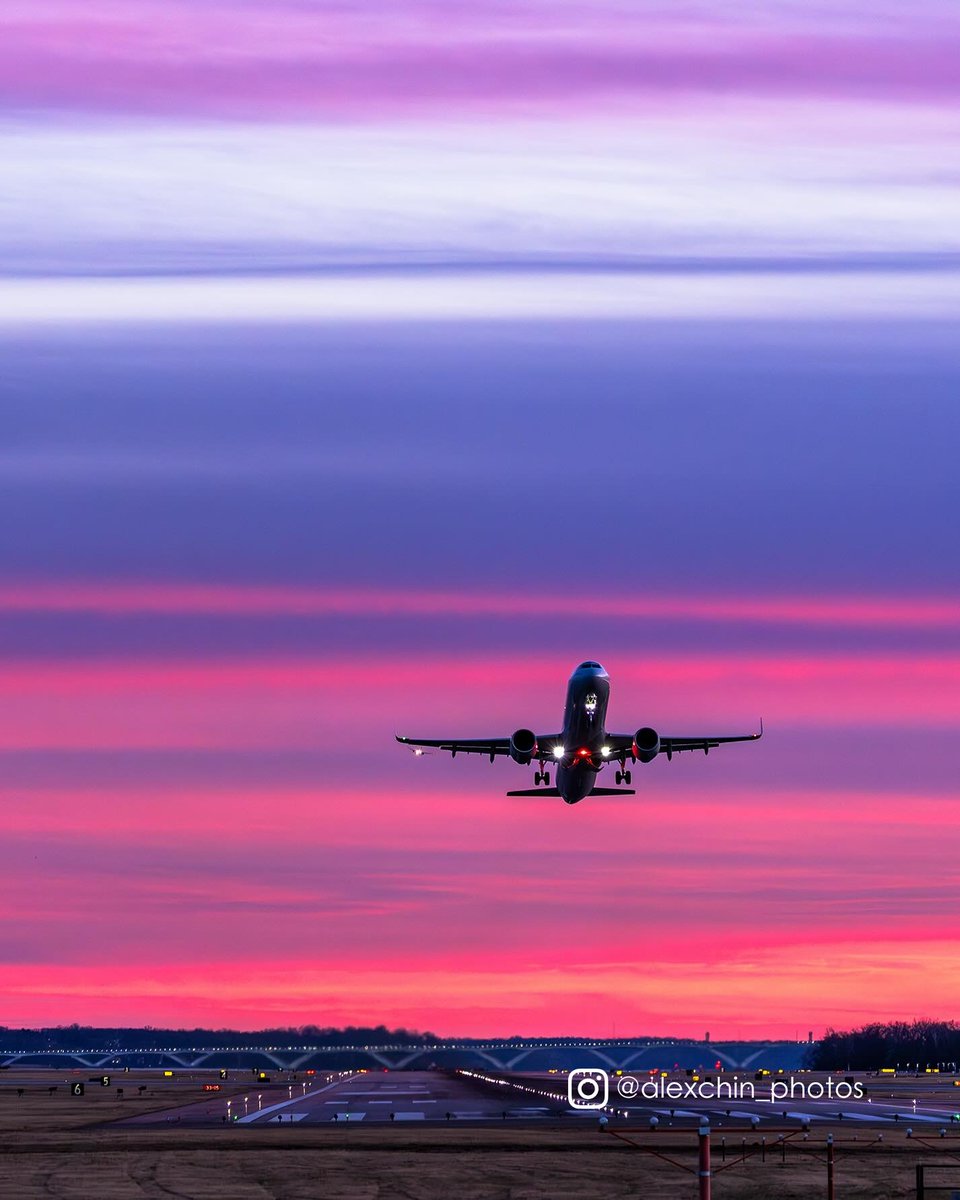 Reagan Airport tweet media